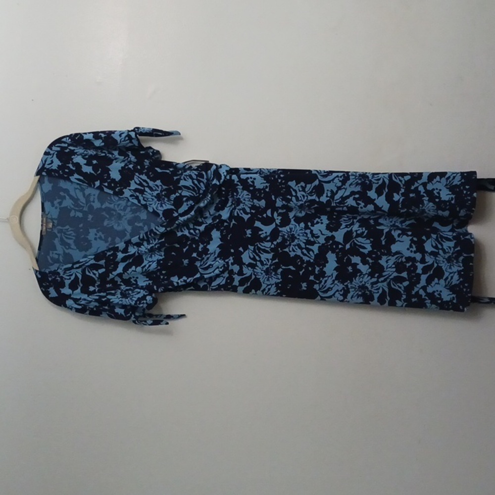 Apt.9 size Large women's dress in black and blue floral design. - Picture 4 of 15